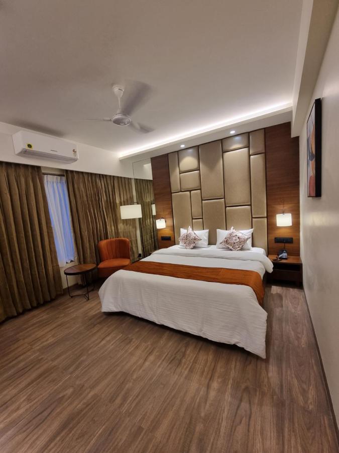 Hotel El Magnifico Surat Ngoại thất bức ảnh