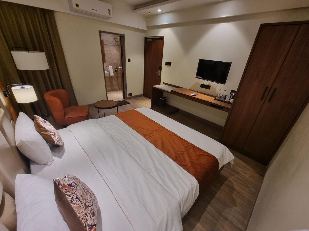 Hotel El Magnifico Surat Ngoại thất bức ảnh