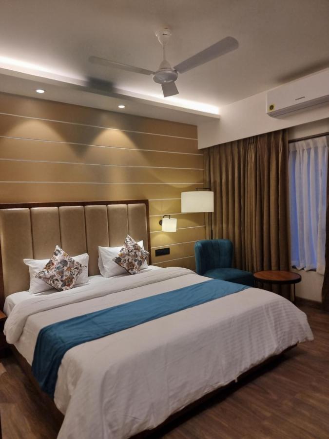 Hotel El Magnifico Surat Ngoại thất bức ảnh