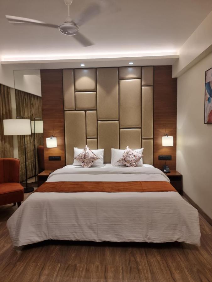 Hotel El Magnifico Surat Ngoại thất bức ảnh