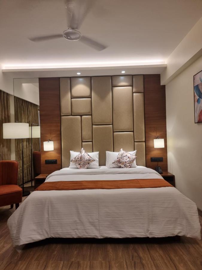 Hotel El Magnifico Surat Ngoại thất bức ảnh