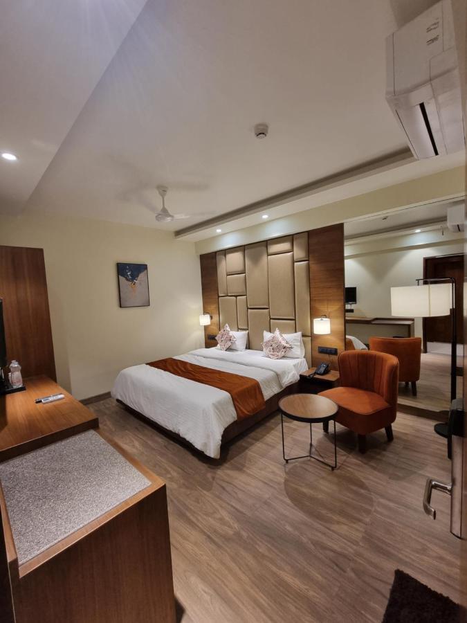 Hotel El Magnifico Surat Ngoại thất bức ảnh