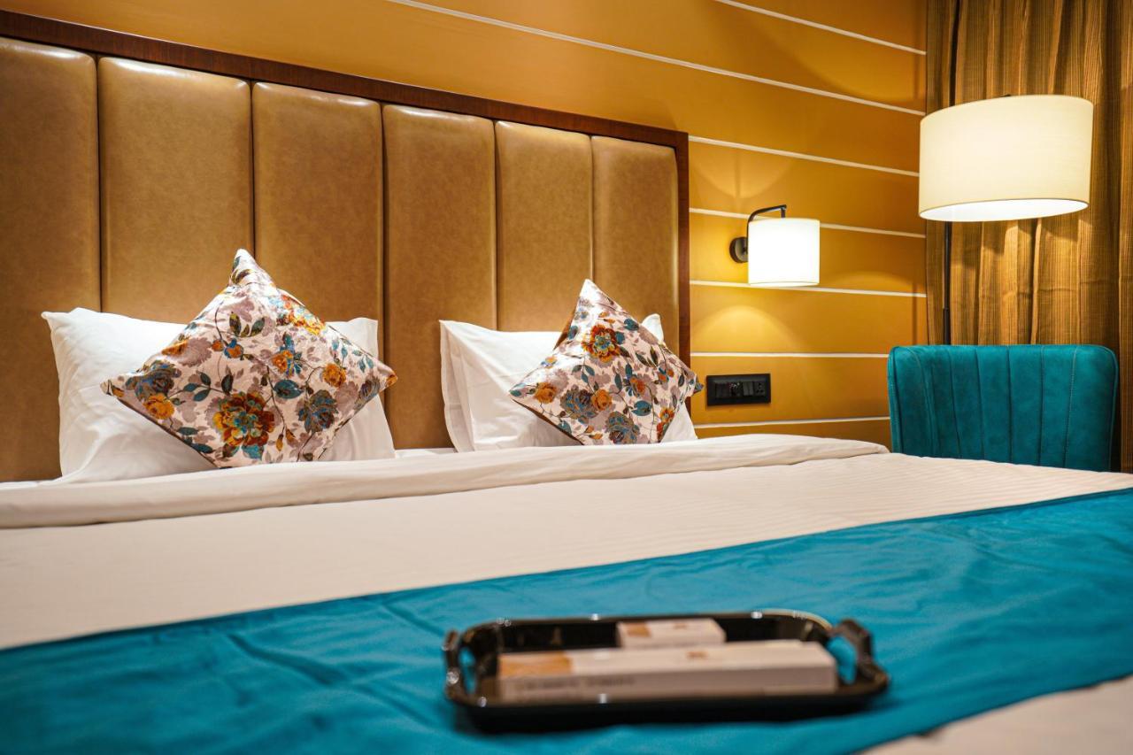 Hotel El Magnifico Surat Ngoại thất bức ảnh