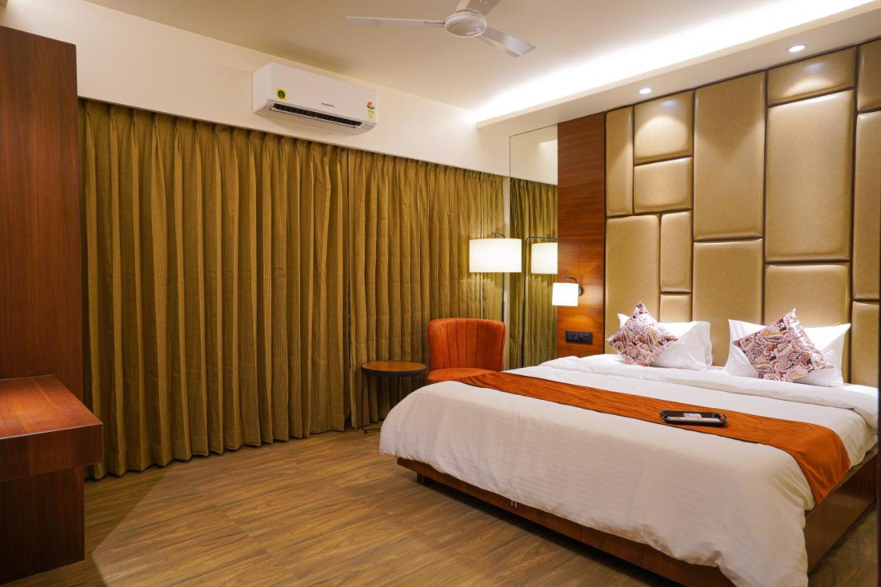Hotel El Magnifico Surat Ngoại thất bức ảnh