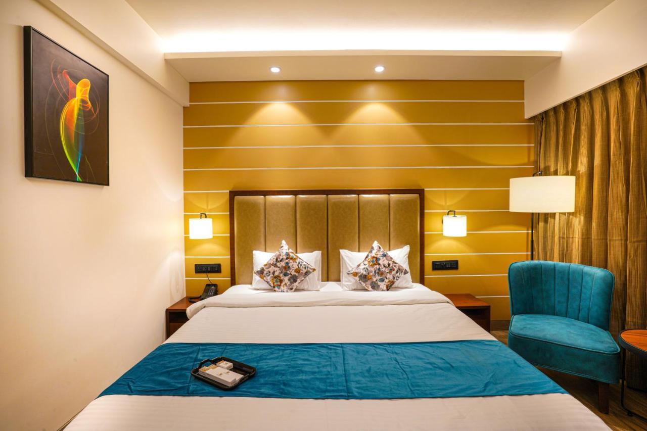 Hotel El Magnifico Surat Ngoại thất bức ảnh