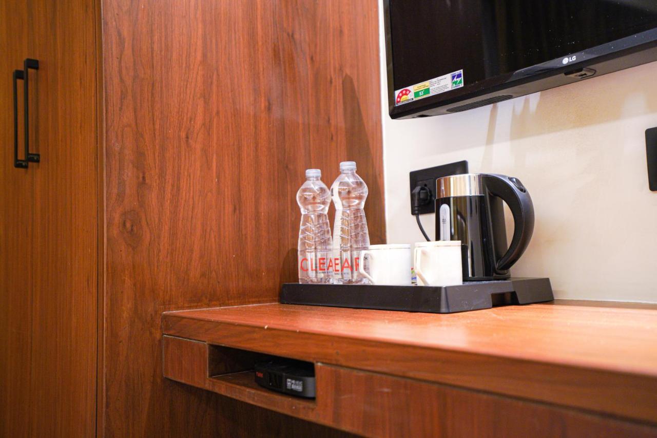 Hotel El Magnifico Surat Ngoại thất bức ảnh