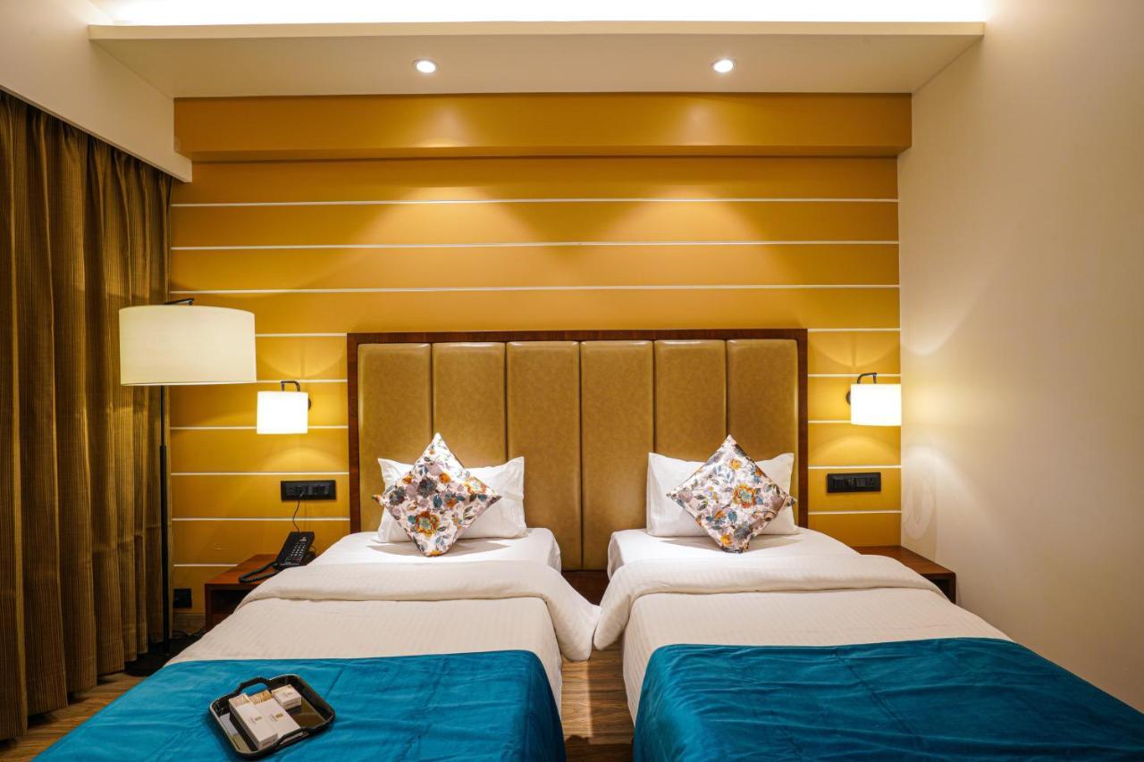 Hotel El Magnifico Surat Ngoại thất bức ảnh