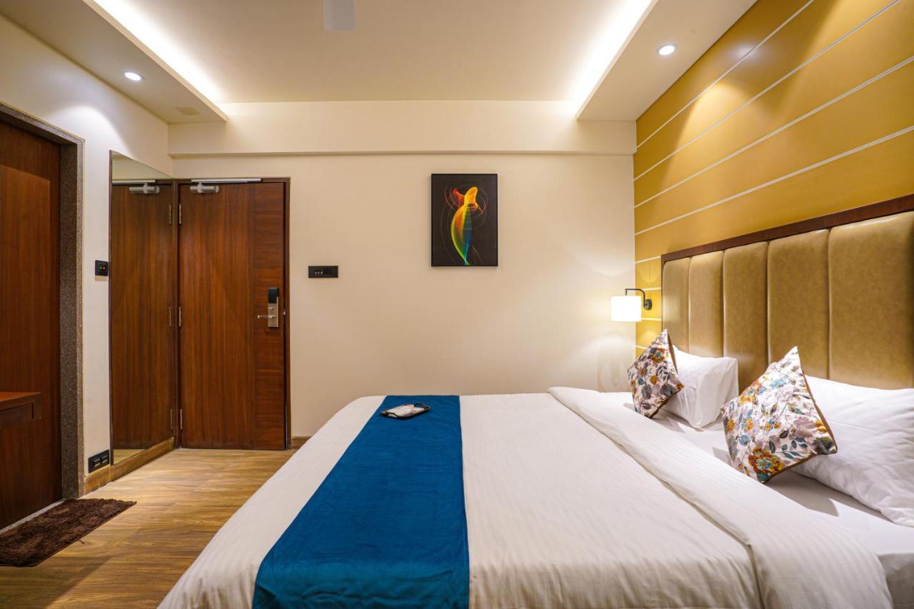 Hotel El Magnifico Surat Ngoại thất bức ảnh