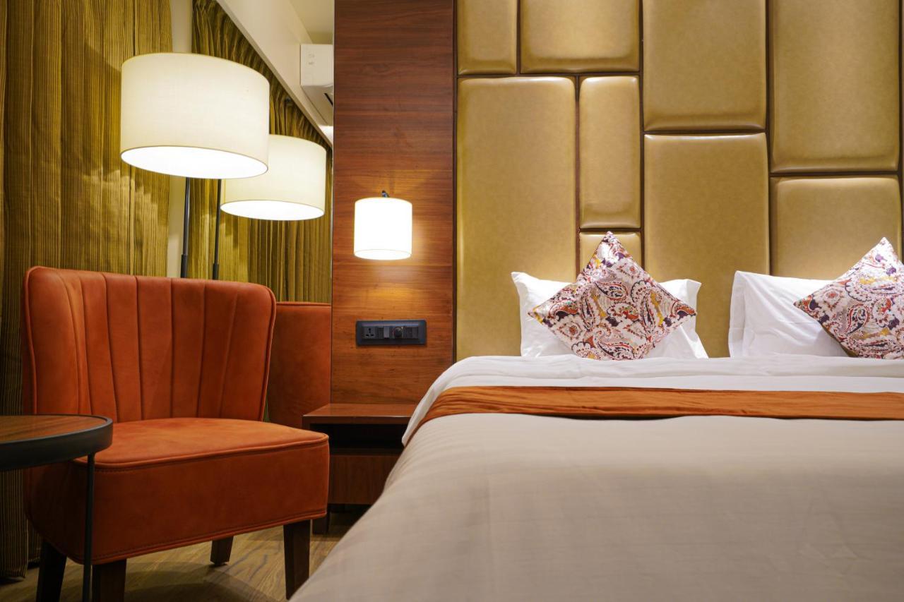 Hotel El Magnifico Surat Ngoại thất bức ảnh