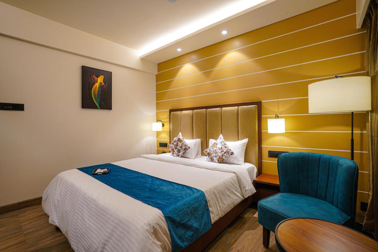 Hotel El Magnifico Surat Ngoại thất bức ảnh
