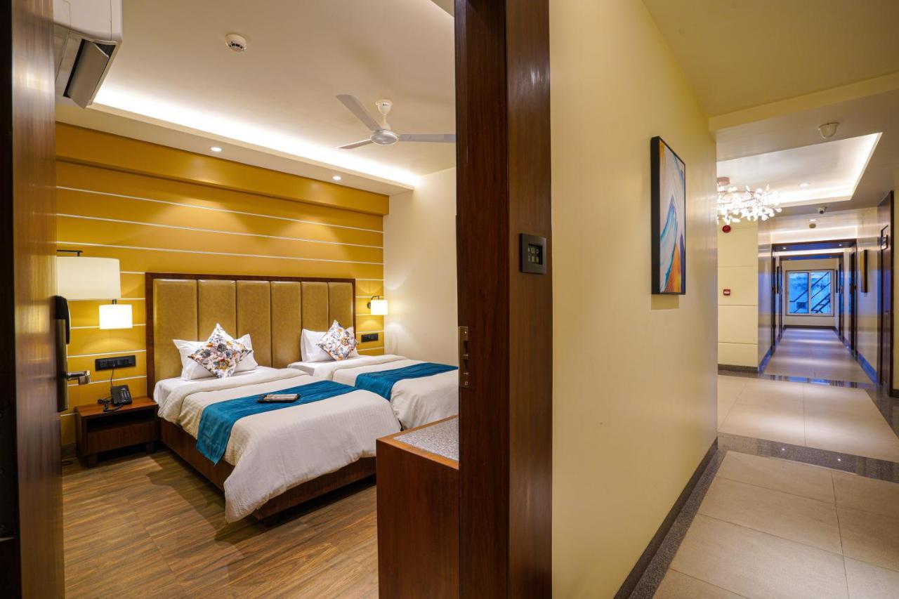 Hotel El Magnifico Surat Ngoại thất bức ảnh