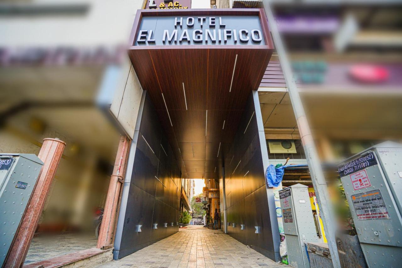 Hotel El Magnifico Surat Ngoại thất bức ảnh